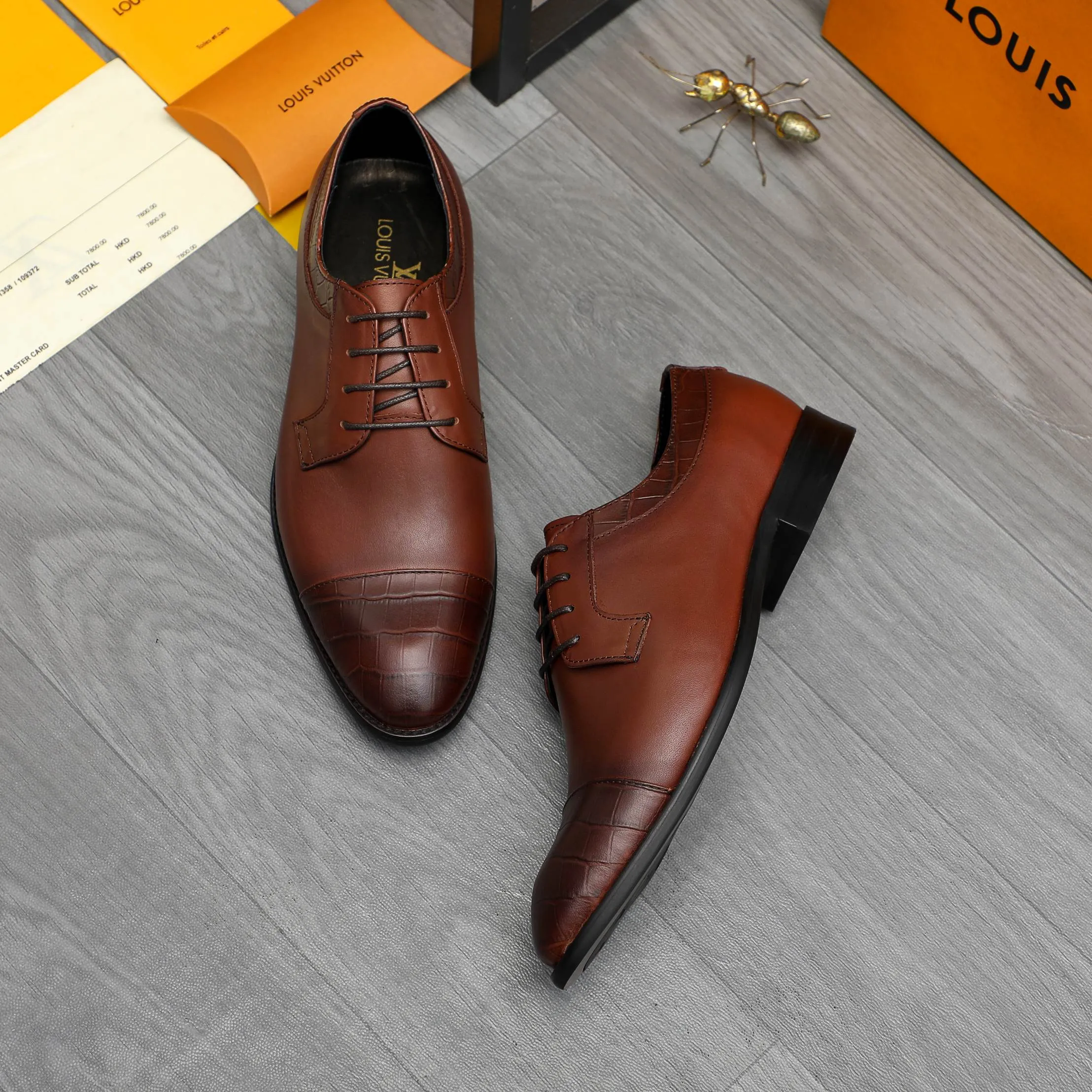 Men's men's shoes💰p460 Product trademark: LV (Louis Vuitton) business lace-up leather shoes True size: 39-44 Product material: Selected color rubbed cowhide stitched with stone pattern cowhide upper, cowhide lining, original rubber outsole